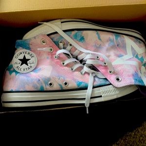 Woman converse